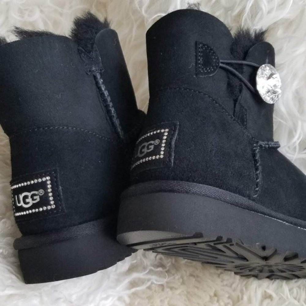 UGG/Swarovski Mini Bailey Button Bling Boot W5 BLK